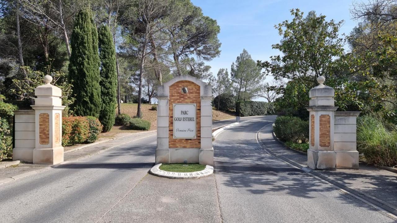 Chez K&D Studio Nature Avec Piscine St Raphael Saint-Raphael  Bagian luar foto